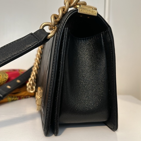 Chanel Flap V bag Chev/black - Picture 4 of 12
